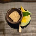 季節の果物とクルミ餅