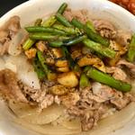 焦がしにんにく牛バラ焼丼