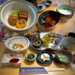 前菜、行者ニンニク松前漬、山ウドの酢の物、煮物