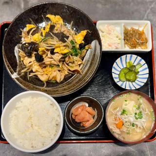 豚肉とキクラゲ玉子炒め定食：明太子+豚汁
