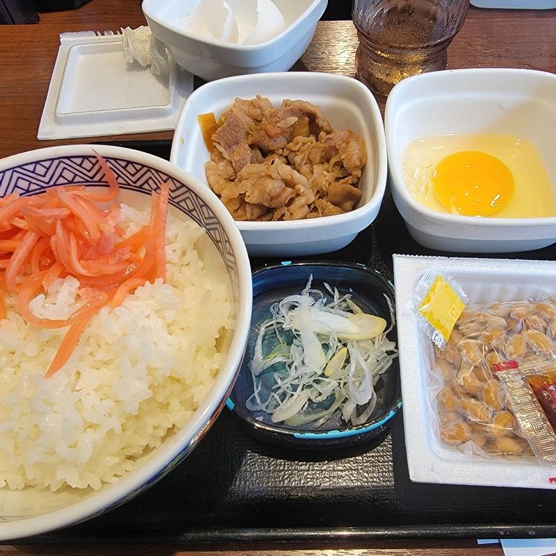 おかわり＋肉だく(牛小鉢)＋納豆＋生玉子(吉野家 新橋烏森口店)