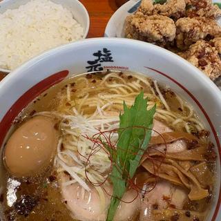 ガッツリ塩ラーメン 唐揚げセット 味玉
