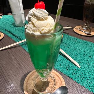 メロンアイスクリームソーダ