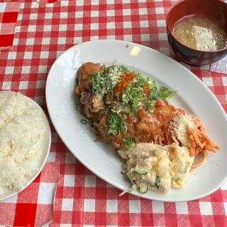 鶏モモフリットチリマヨソース