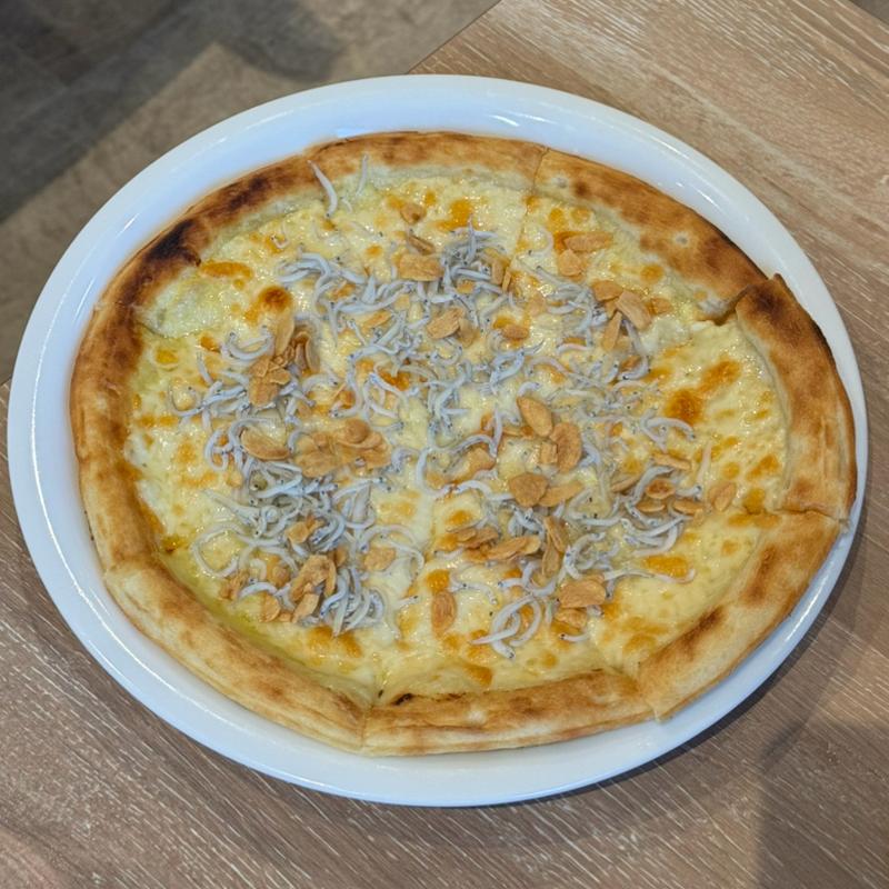 しらすとにんにくピザ(駅ナカ海鮮酒場NEO海王)