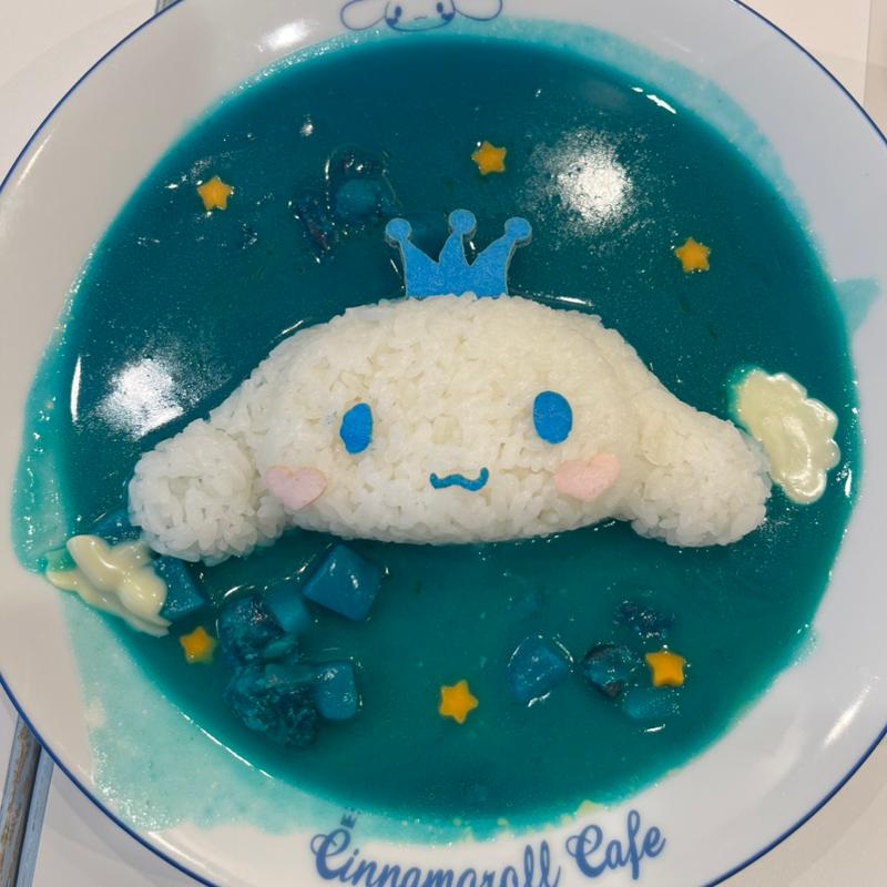 シナモロールの 遠いお空のブルーカレー (シナモロールカフェ 大阪なんば戎橋店)