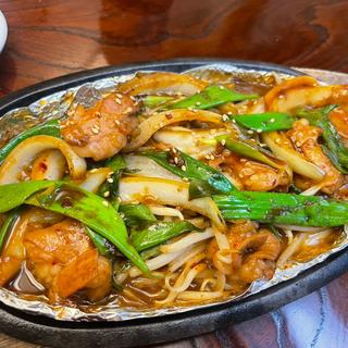 国産牛もつと九条ネギの鉄板焼き(串八 西院店 )