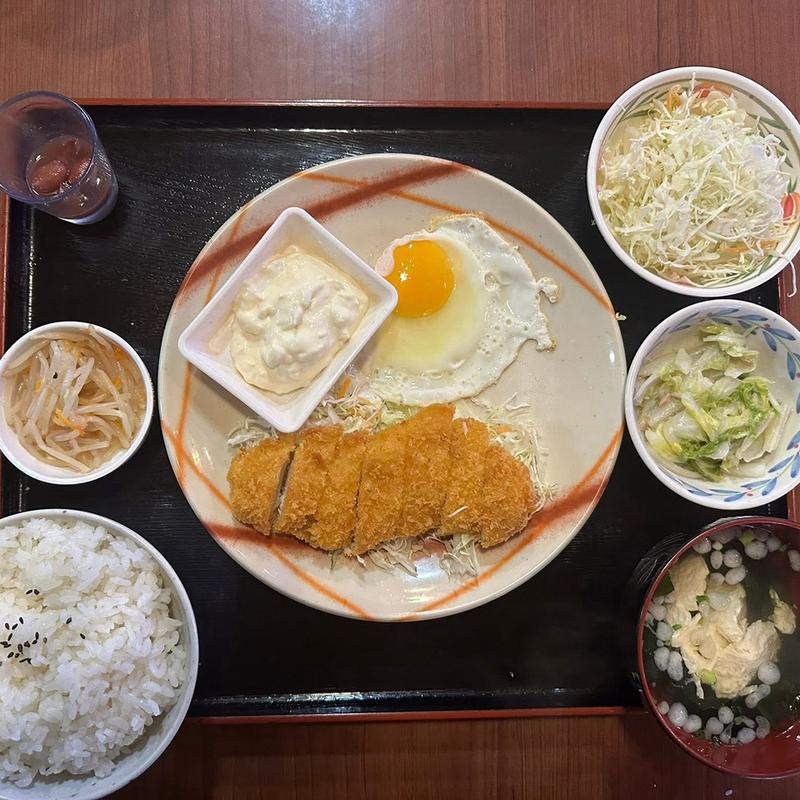 Bランチ マグロカツ定食(アクアリュウム喫茶 慈伴賜)