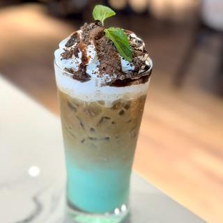 チョコミントラテ