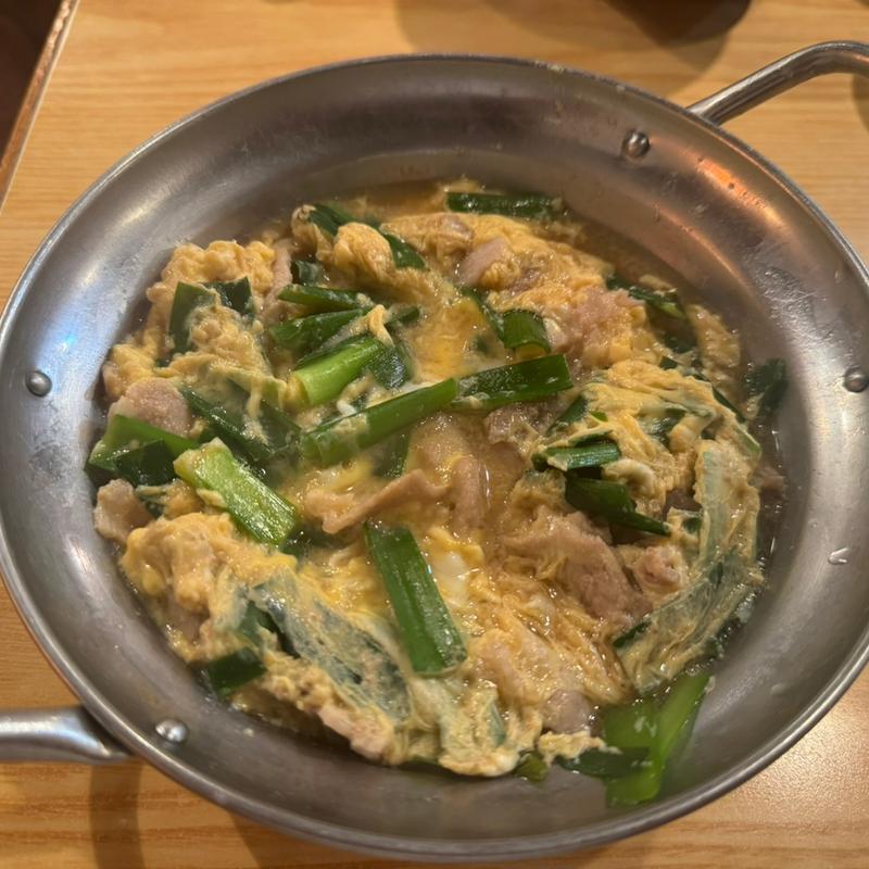 肉ニラ玉子とじ(やきとり酒蔵 庄助本店)