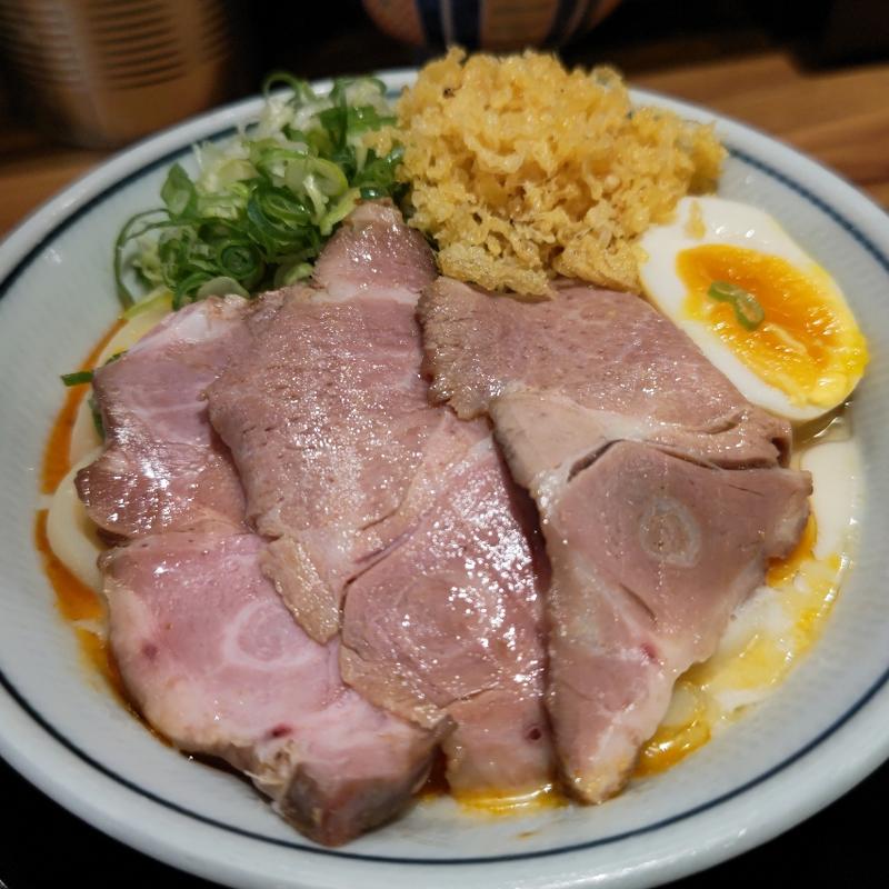 白いアゴだし肩ロースうどん(饂飩頑陣別邸)
