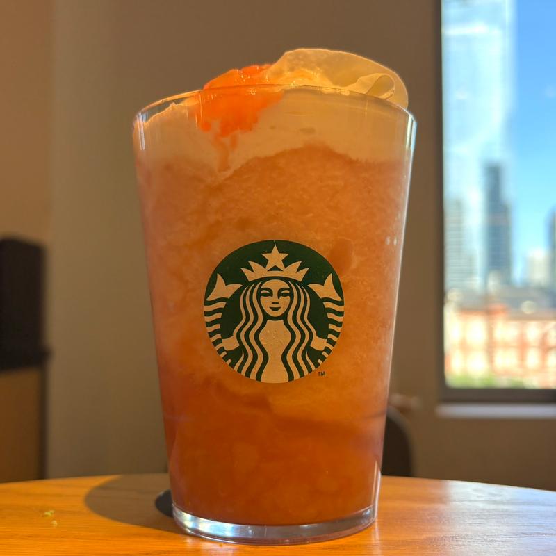 More ヘブンリー ピーチ フラペチーノ(スターバックス コーヒー TSUTAYA BOOKSTORE MARUNOUCHI店)