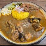 チキンカレーとハーフキーマの合いがけカレー