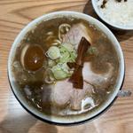 こいくち煮干そば(コク照り完熟玉子入り)、ご飯(生煮干ふりかけ付)(中華そば ひらこ屋 東京ラーメンストリート店)