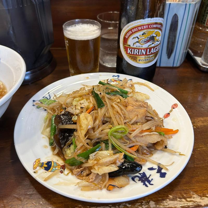 ヤサイ炒め、瓶ビール大瓶(天龍 銀座街店)