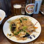 ヤサイ炒め、瓶ビール大瓶