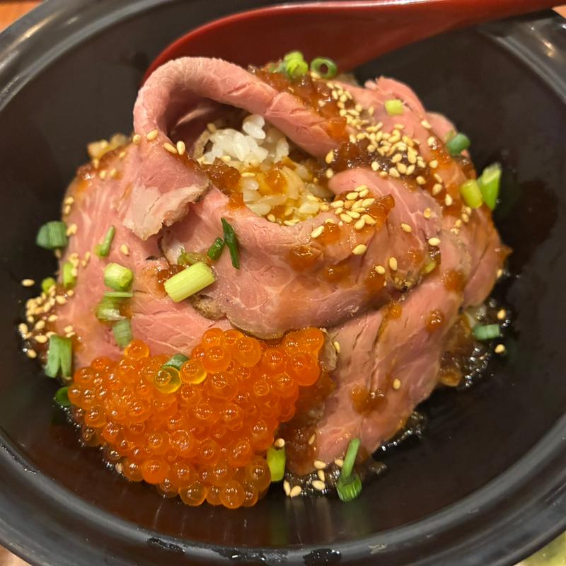 いくらのローストビーフ丼 （並）(ローストビーフ YOSHIMI)