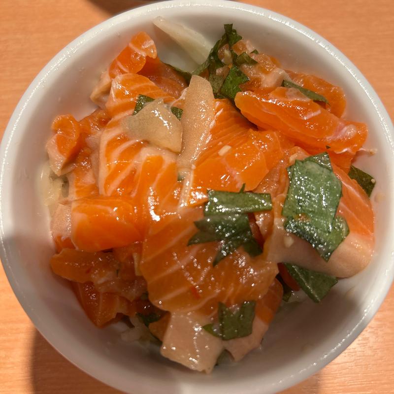 サーモンサラダ(ヱビスバー 札幌アピア店 (YEBISU BAR Sapporo Apia))