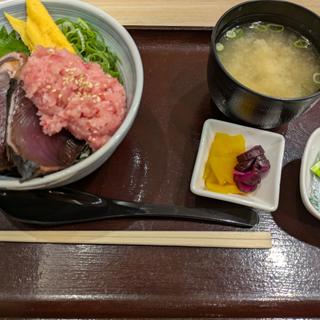 わら焼きカツオとネギトロ丼