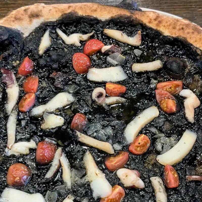 イカ墨とミニトマト(PIZZERIA Panacea (ピッツェリア パナケア))