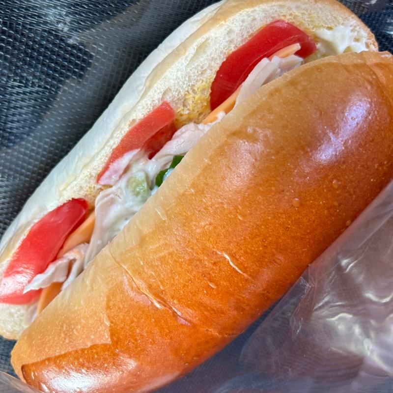 スモークチキンチェダーチーズ&アボカドポテト(コッペ田島 枚方店)