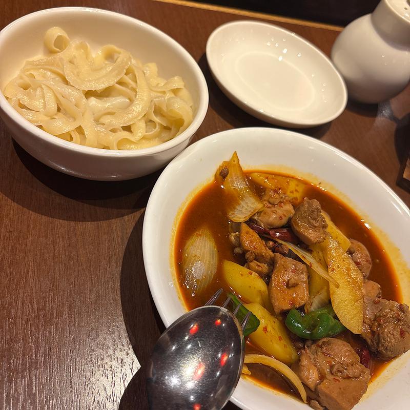 大盤鸡＋刀削麺(刀削麺・火鍋・西安料理 XI’AN(シーアン)新宿エステックビル店)
