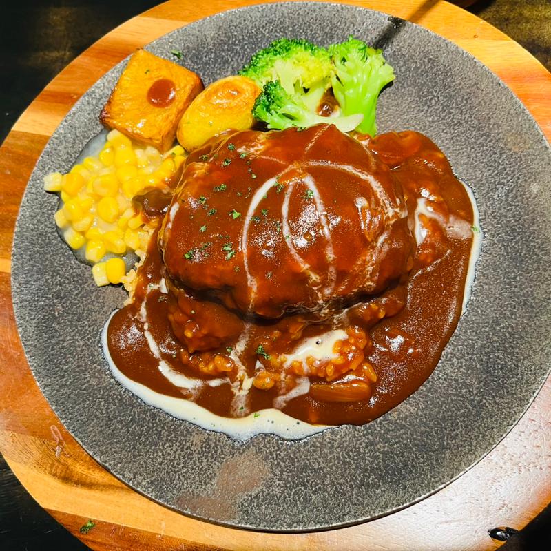 クラシックハンバーグ（バターライス付き）(田川洋食黄ごんやき あにおん)