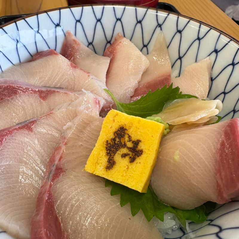 ブリ丼(海鮮祭ホーエンヤ わったいな店)