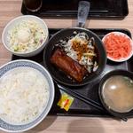 厚切り豚角煮定食　ポテトサラダ