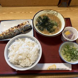 ご飯　味噌汁　納豆　鯖塩焼き