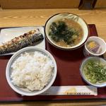 ご飯　味噌汁　納豆　鯖塩焼き