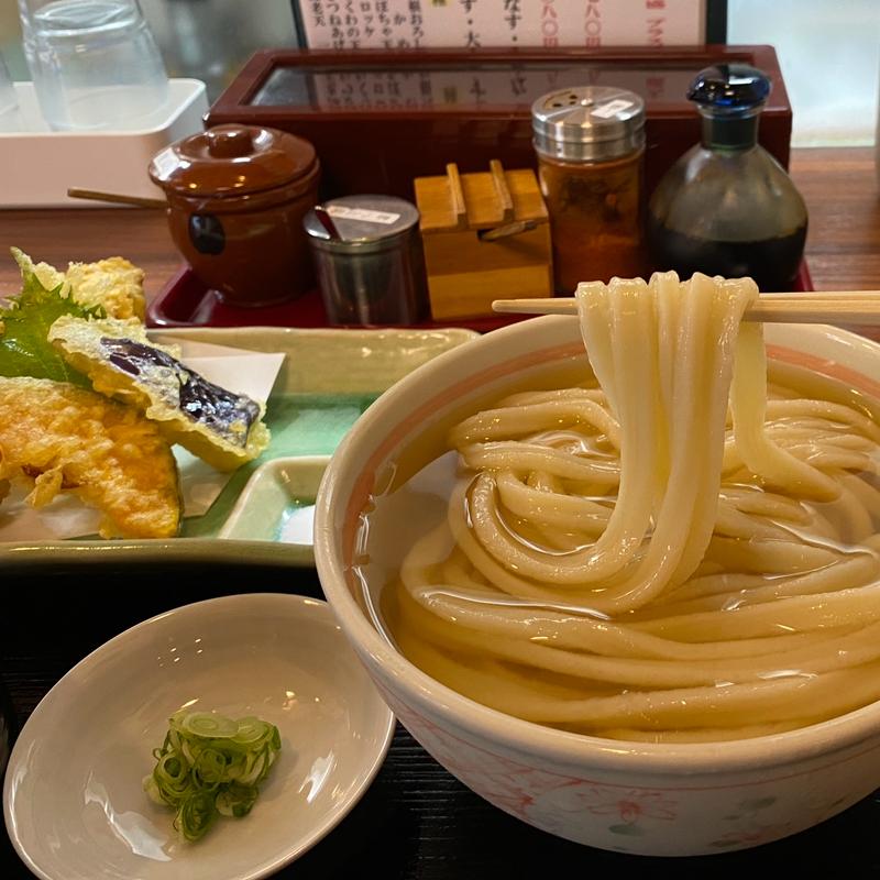冷かけと天ぷら（鶏天、かぼちゃ、なす、大葉）(うどん 蔵十 （くらじゅう）)