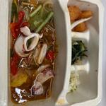 半日分の野菜とイカのXO醤仕立て