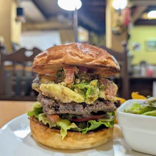 無花果とアボカドの気まぐれバーガー