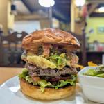 無花果とアボカドの気まぐれバーガー
