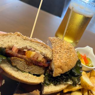 アグーベーコンバーガー(ノボテル沖縄那覇)