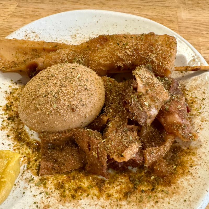 静岡黒おでん　すじ　玉子　ちくわ(かぶら屋 高槻店)