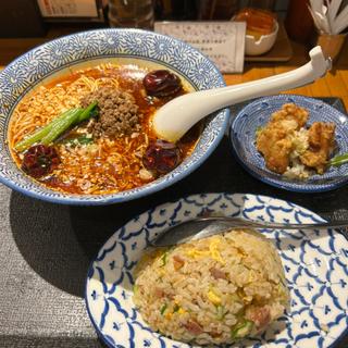 闇辛担々麺と炒飯セット