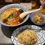 闇辛担々麺と炒飯セット