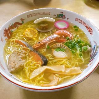 サンゴ草ラーメン(オホーツクサーモン)