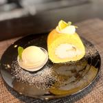本日のケーキ　ハニーレモンロール