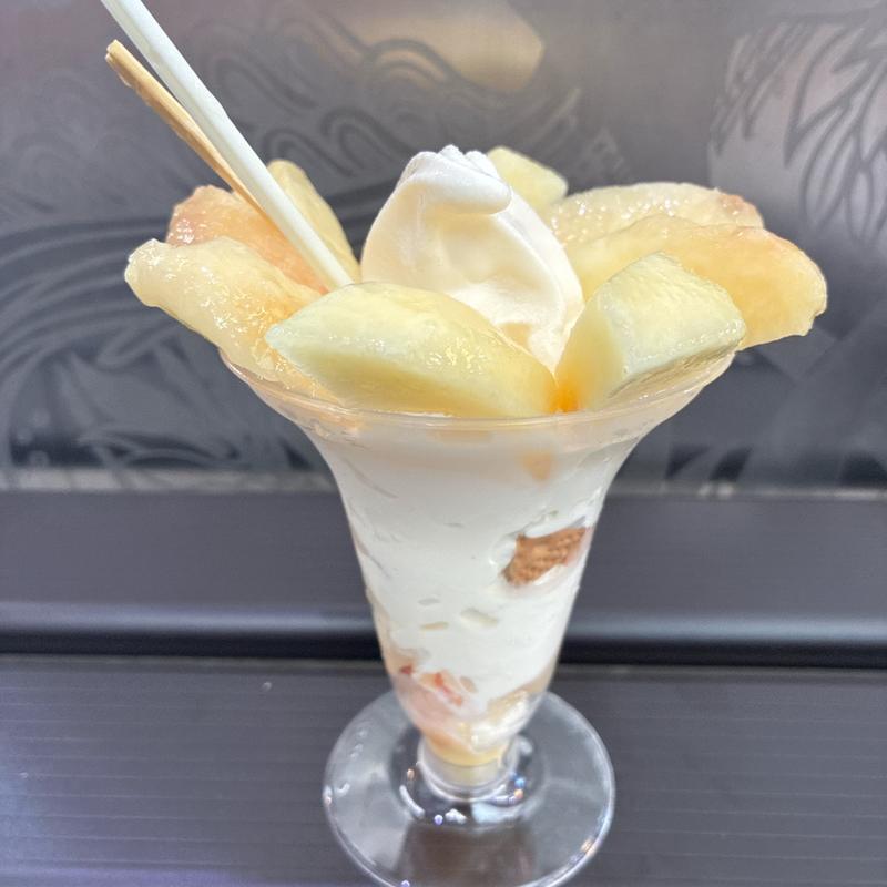 まるごと桃パフェ(noma-noma （ノマノマ）)