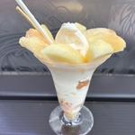 まるごと桃パフェ