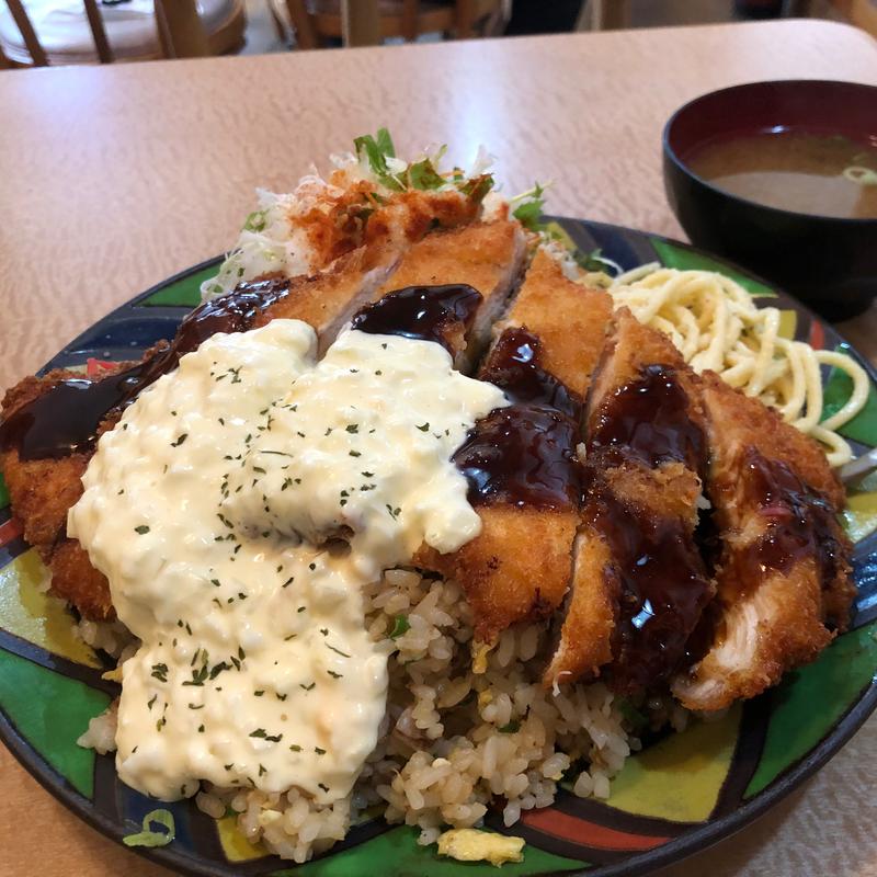 チキンカツ焼きめし(喫茶 ラヴリ)