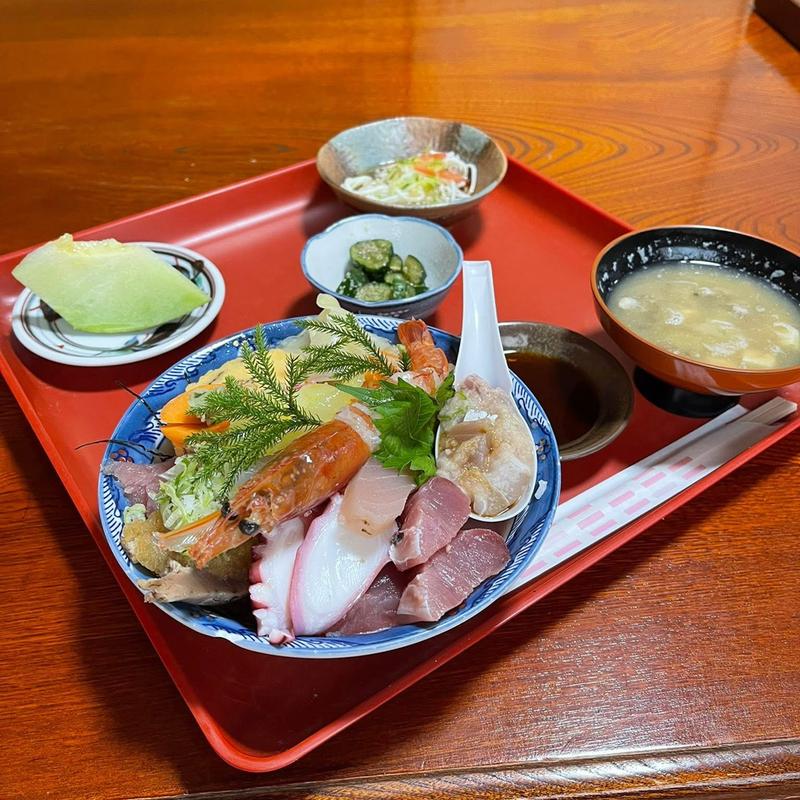 海鮮丼 大盛り(仕出し 魚春)