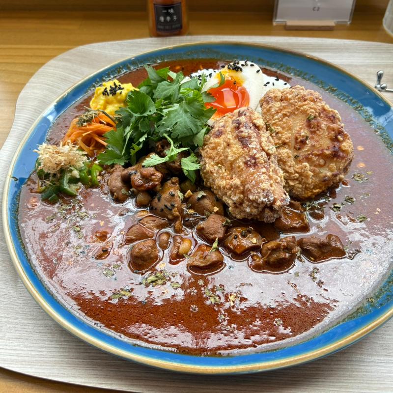 スパイスチキンカレー(uiiゆい meals&coffee)