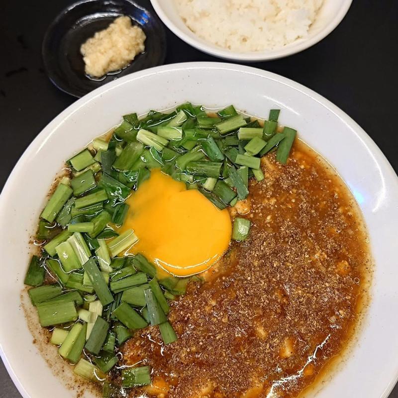 ニラ玉麻婆麺 辛さ痺れ増 小ライス(餃子の花木)