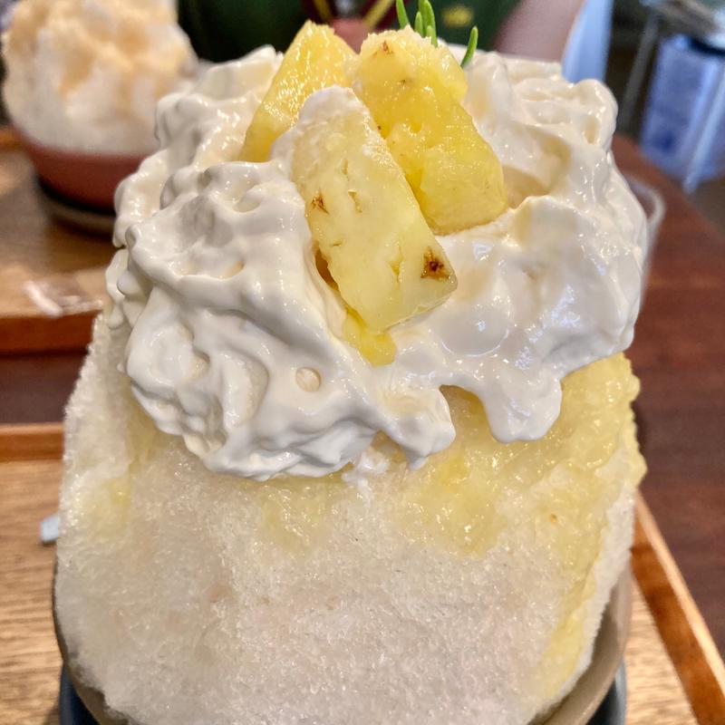 かき氷（パイナップル）(オーバッシュ カフェ)