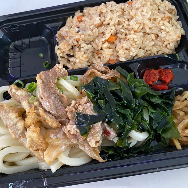 肉ごぼう天うどんとかしわめし(大吉本店)