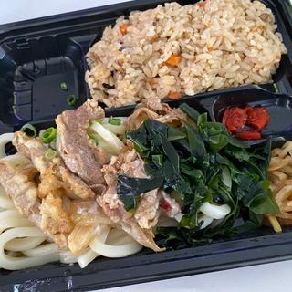 肉ごぼう天うどんとかしわめし(大吉本店)